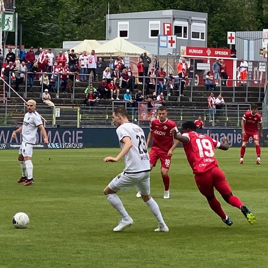Fußballszene mit den Würzburger Kickers im Dallenbergstadion in Würzburg